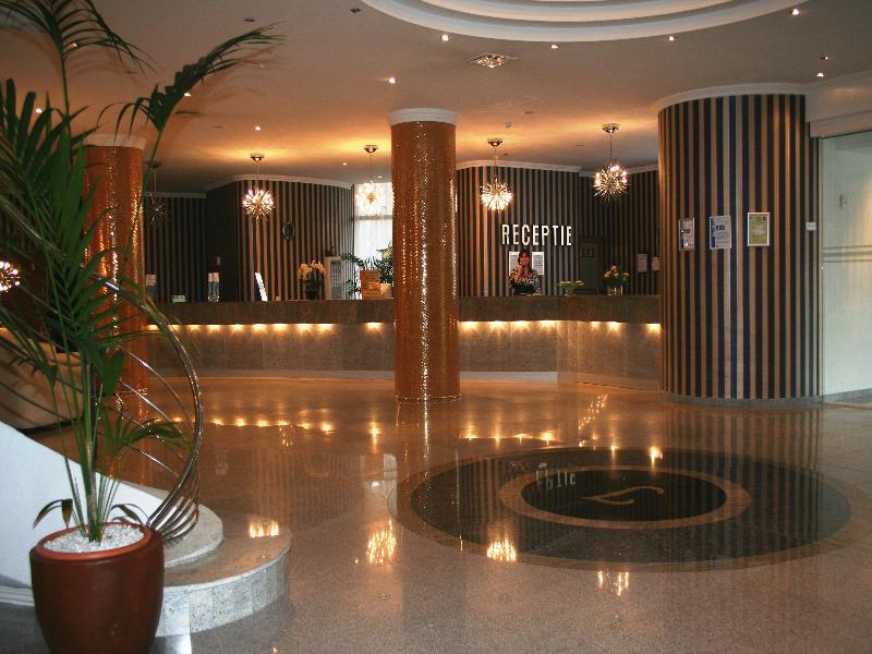 International Hotel Baile Felix Bagian luar foto